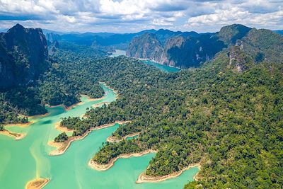 © WhitcombeRD / iStock - Parc National de Khao Sok - Thaïlande Parc National de Khao Sok - Thaïlande