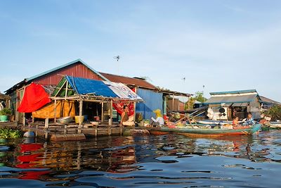 © Denis Chambon - Village flottant - Rivière Sangker - Cambodge Village flottant - Rivière Sangker - Cambodge
