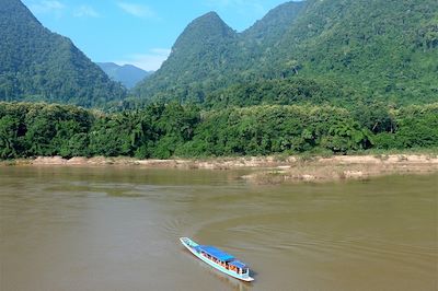 © Laetitia Pahud - Rivière Nam Ou et paysages karstiques - Région de Nong Khiaw et Muang Ngoi - Laos Rivière Nam Ou et paysages karstiques - Région de Nong Khiaw et Muang Ngoi - Laos