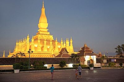 Stupa Vat That Luang éclairé - Vientiane - Laos