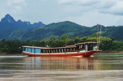 Bateau sur le Mékong près de Luang Prabang - Laos