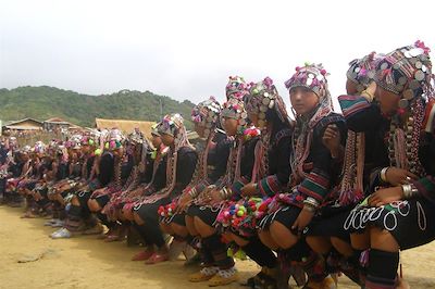 Jeunes filles en habit traditionnel khamu - Oudomxay - Laos