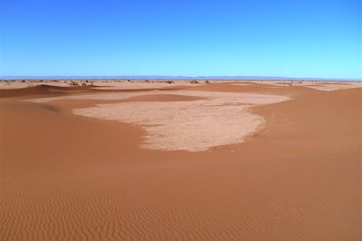 © Emilie Curt - Au loin, le Djabel Bani - Sud marocain Au loin, le Djabel Bani - Sud marocain