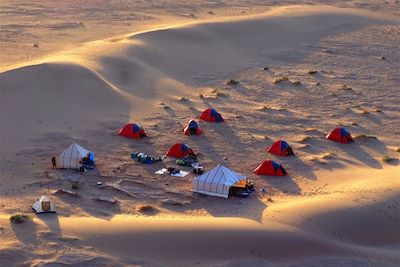 © Florent Leclerc - Campement dans la vallée du Drâa - Maroc Campement dans la vallée du Drâa - Maroc