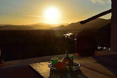 Thé au soleil couchant - Maroc