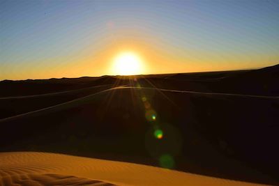 © Louis Puthod - Coucher de soleil - Sahara - Maroc Coucher de soleil - Sahara - Maroc