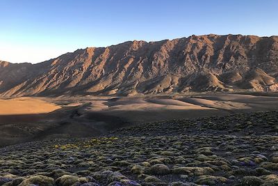 © Nicolas Rakotomavo - Lever de soleil sur le plateau de Tarkedit - Maroc Lever de soleil sur le plateau de Tarkedit - Maroc
