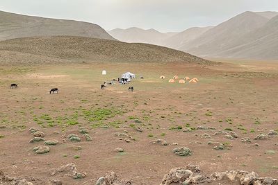 © Laurie Arnaud - Bivouac au lac asséché d’Izourar - Vallée des Ait Bougmez - Maroc Bivouac au lac asséché d’Izourar - Vallée des Ait Bougmez - Maroc