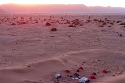 © Florent Leclerc - Campement dans la vallée du Drâa - Maroc Campement dans la vallée du Drâa - Maroc