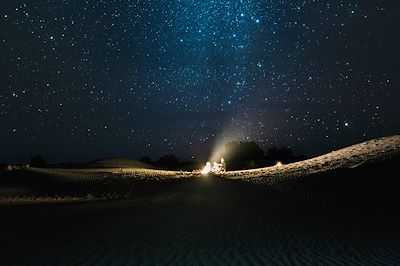 © Aurélie Amiot - Bivouac dans le désert marocain Bivouac dans le désert marocain