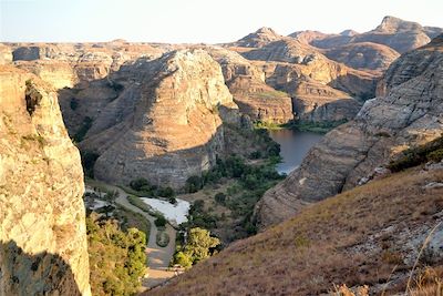 © Hélène Le Pelley - Le massif du Makay - Madagascar Le massif du Makay - Madagascar