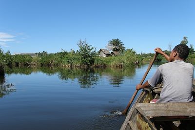 © Terres Mad - Canal des Pangalanes - Madagascar Canal des Pangalanes - Madagascar