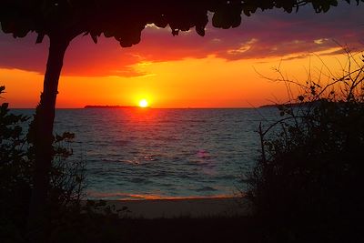 Coucher de soleil sur l'île - Nosy Be -  Madagascar