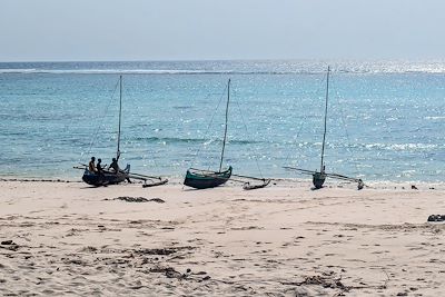 Pirogues - Plage Ambola - Madagascar