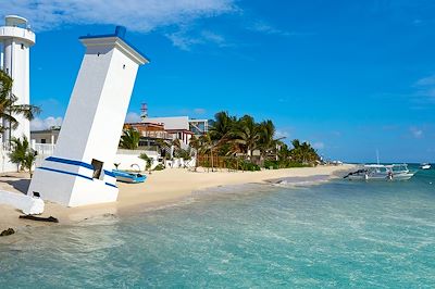 © lunamarina / Adobe Stock - Plage de Puerto Morelos - Caraïbes - Mexique Plage de Puerto Morelos - Caraïbes - Mexique