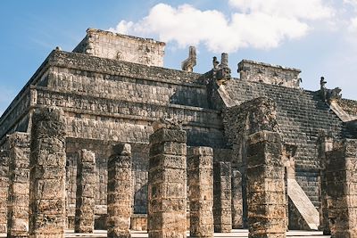© Zeta Fernandes / Stocksy - Ruines de la cité Maya Chichen Itza dans le Yucatan, Mexique Ruines de la cité Maya Chichen Itza dans le Yucatan, Mexique