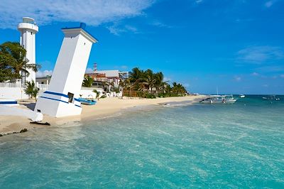 © lunamarina / Adobe Stock - Plage de Puerto Morelos - Caraïbes -  Mexique Plage de Puerto Morelos - Caraïbes -  Mexique