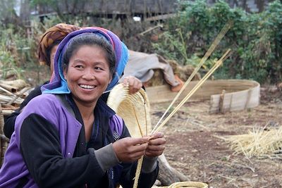 Rencontre dans un village de la région du lac Inle - Birmanie