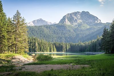 © AlexanderNikiforov / Adobe Stock - Lac - Parc national de Durmitor - Monténégro Lac - Parc national de Durmitor - Monténégro