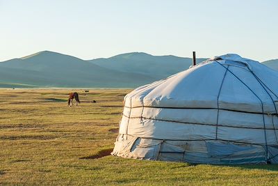 © John White / Stocksy - Yourte - Mongolie Yourte - Mongolie