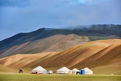Camp nomade dans les montagnes de l'Altaï - Mongolie
