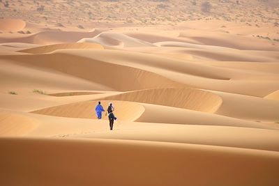 © AlexQ / Fotolia - Randonnée dans le désert - Mauritanie Randonnée dans le désert - Mauritanie