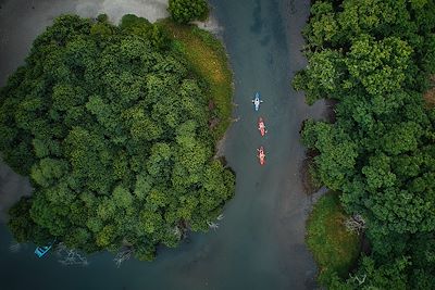 Kayak au lever du soleil dans la baie de Tamarin - Ile Maurice