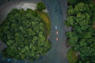 Kayak au lever du soleil dans la baie de Tamarin - Ile Maurice