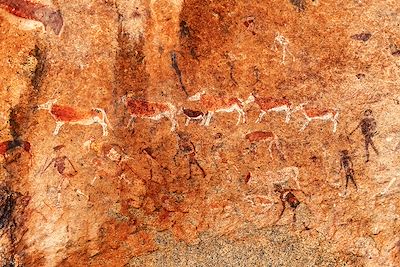 © Ivan Kmit / Adobe Stock - Peinture des Bushmen - Namibie Peinture des Bushmen - Namibie