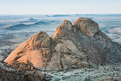 © Juno / Stocksy - Parc Spitzkoppe - Namibie Parc Spitzkoppe - Namibie