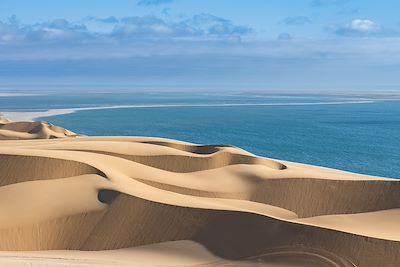 © Pascale Gueret / Adobe Stock - Désert du Namib - Dune - Namibie Désert du Namib - Dune - Namibie