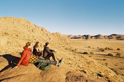 © Juno / Stocksy - Pause dans le désert - Namibie Pause dans le désert - Namibie