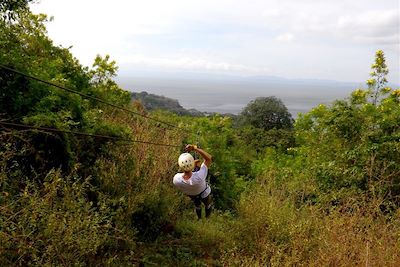 Tyrolienne sur les flancs du volcan Concepción - Île d'Ometepe - Nicaragua