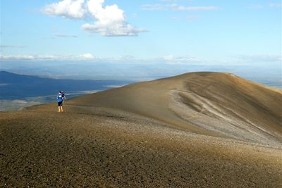© Nicolas Astruc - Au sommet du volcan Cerro Negro - Cordillère de Los Maribios - Nicaragua Au sommet du volcan Cerro Negro - Cordillère de Los Maribios - Nicaragua