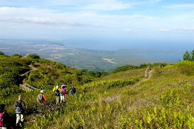 © Nicolas Astruc - Vue sur Granada et le lac Nicaragua, depuis le sommet du volcan Mombacho - Réserve naturelle du volcan Mombacho - Nicaragua Vue sur Granada et le lac Nicaragua, depuis le sommet du volcan Mombacho - Réserve naturelle du volcan Mombacho - Nicaragua