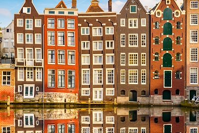 © sborisov/iStock - Immeubles traditionnels d'Amsterdam - Pays-Bas Immeubles traditionnels d'Amsterdam - Pays-Bas
