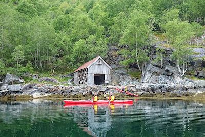 Kayak et randonnées dans le Hjørundfjord