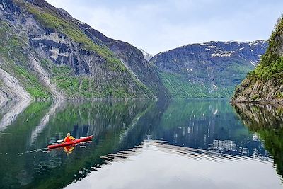Kayak et randonnées dans le Hjørungfjord
