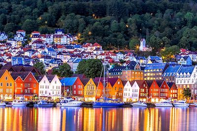 Lumières du soir sur les maisons de Bryggen - Bergen, Norvège