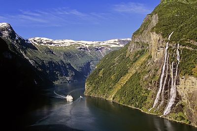 La Cascade des Sept Soeurs et l'Express côtier - comté de More og Romsdal - Patrimoine Mondial de l'UNESCO