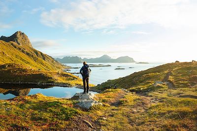 Randonneuse dans les Iles Lofoten - Norvège