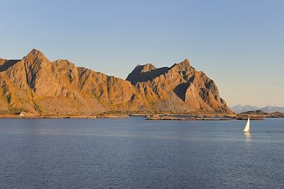 Voyage Les Lofoten à la voile, entre fjords et lumières 1