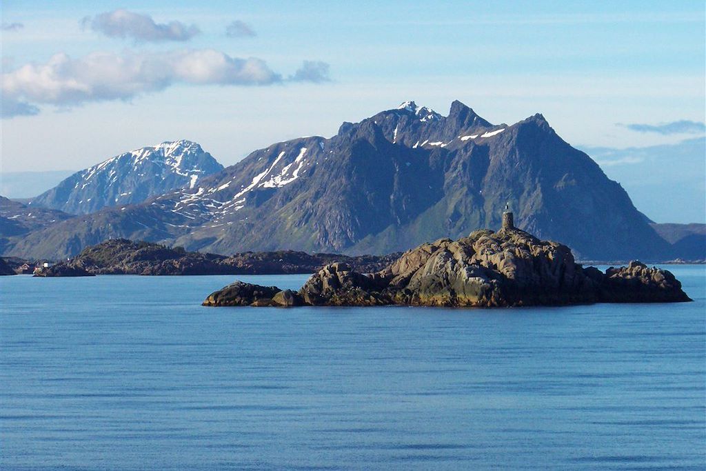 Image Iles Lofoten - Randonnée Sur La Plage De Kvalvika - Village De Pêcheurs et Rorbu