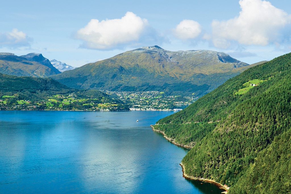 Image Multiactivités Dans Les Fjords De Norvège - Randonnée Et Kayak Dans Le Parc National Du Jotuheimen