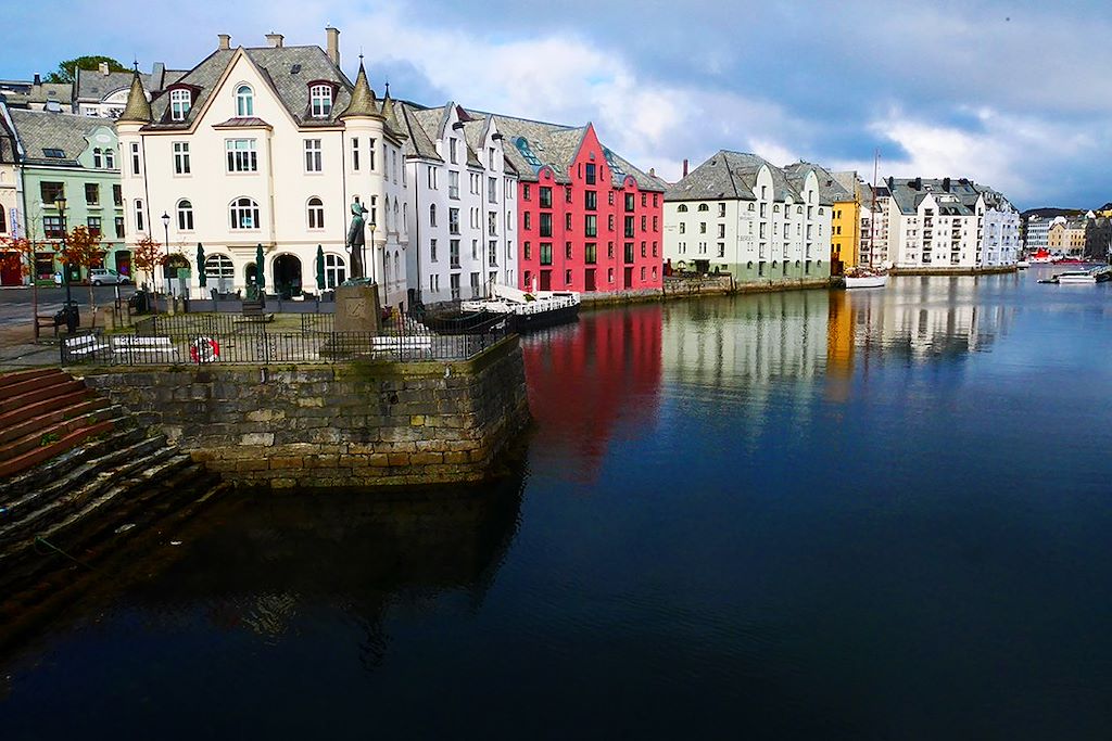 Image Multiactivités Dans Les Fjords De Norvège - Randonnée Et Kayak Dans Le Parc National Du Jotuheimen