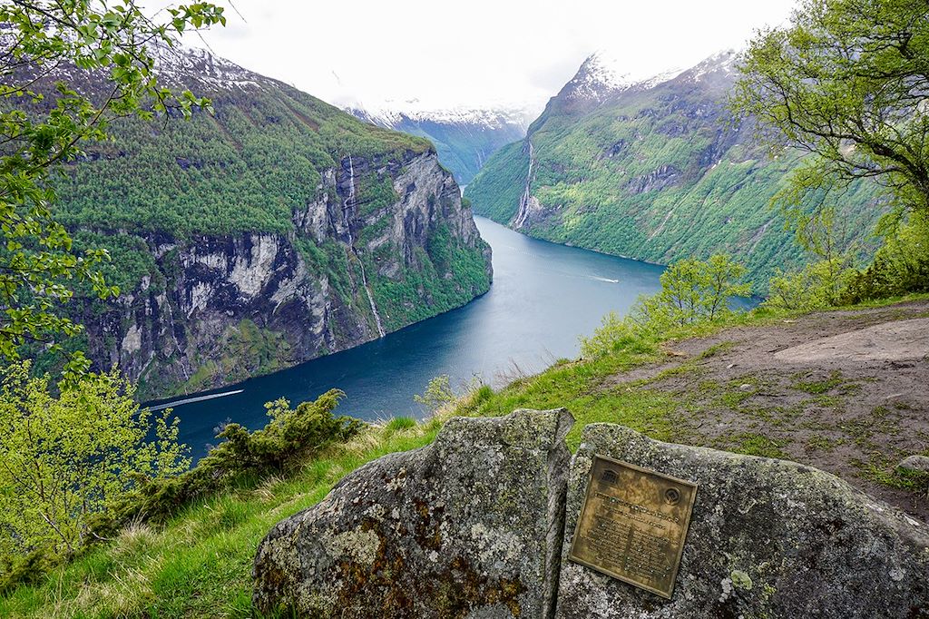 Image Multiactivités Dans Les Fjords De Norvège - Randonnée Et Kayak Dans Le Parc National Du Jotuheimen