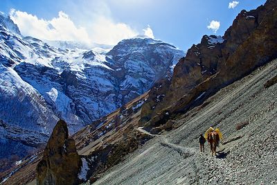 © Franc¸ois Duret - Tour du massif des Annapurnas - Népal Tour du massif des Annapurnas - Népal