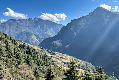 Vue sur les montagnes entre les villages de Lingam et de Hongon - Népal