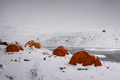 Campement dans la neige - De l'Everest au Makalu - Traversée du Népal 