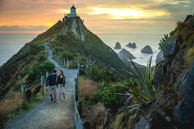 © Miles Holden / Tourism New Zealand - Phare de la pointe Nugget - Catlins - Nouvelle-Zélande Phare de la pointe Nugget - Catlins - Nouvelle-Zélande